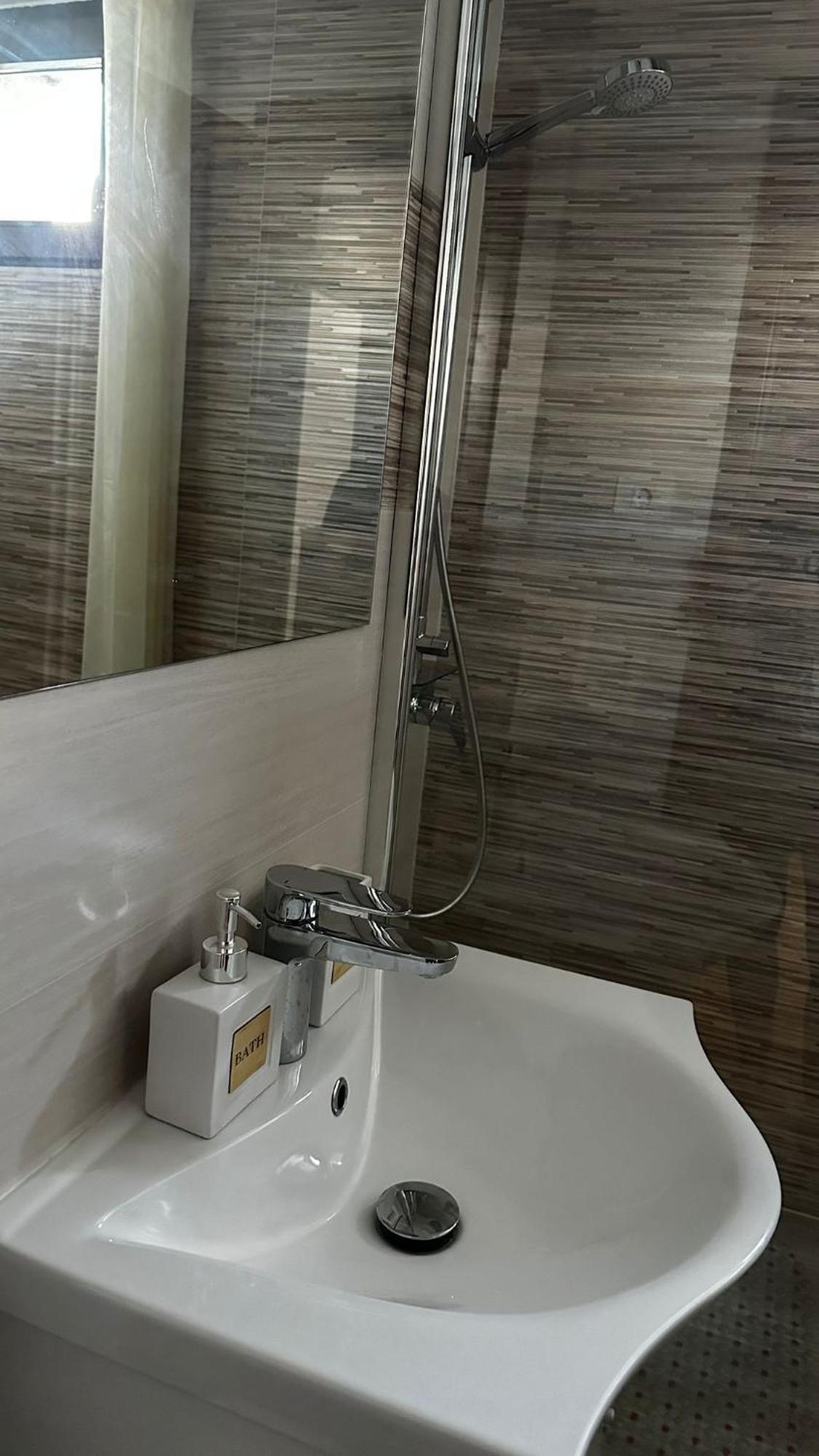 Sofiart Apartment Bucarest Esterno foto
