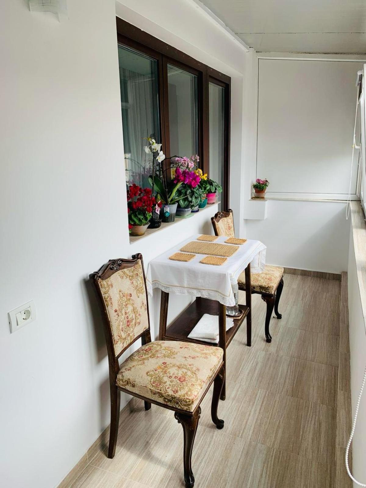 Sofiart Apartment Bucarest Esterno foto